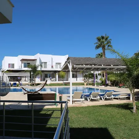 на берегу моря Caesar Beach D 3-4 * Trikomo